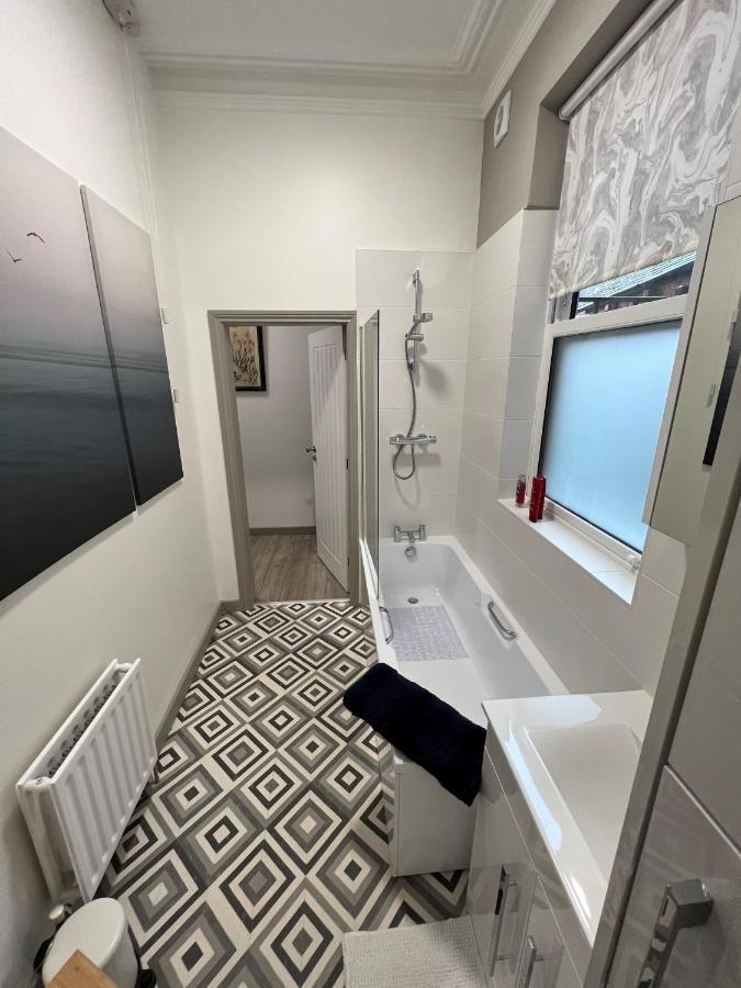 2 Bed Ground Floor Apartment, Sleeps 4 With Free Parking Harrogate Exterior foto