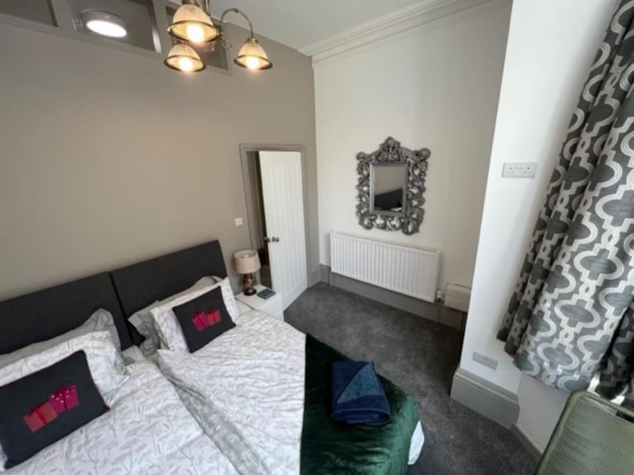 2 Bed Ground Floor Apartment, Sleeps 4 With Free Parking Harrogate Exterior foto